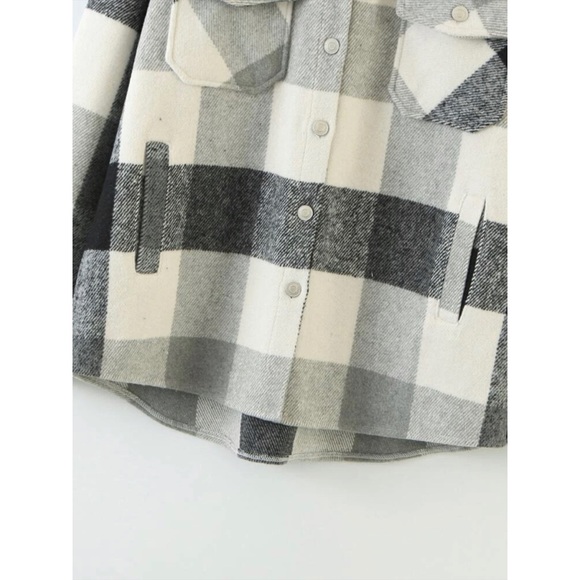 PLUS Plaid round hem shacket button up jacket - Picture 11 of 15